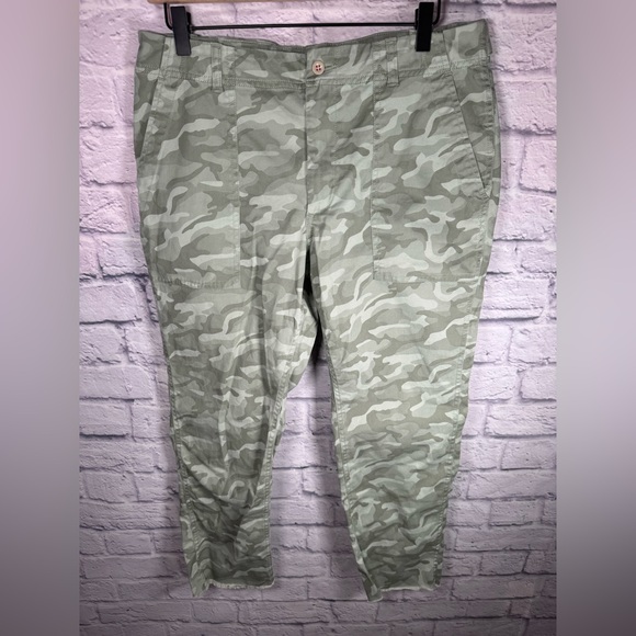 VINEYARD VINES CROPPED RAW‎ EDGE CAMO EVERYDAY UTILITY CHINO SIZE 10 PANTS - Picture 2 of 11